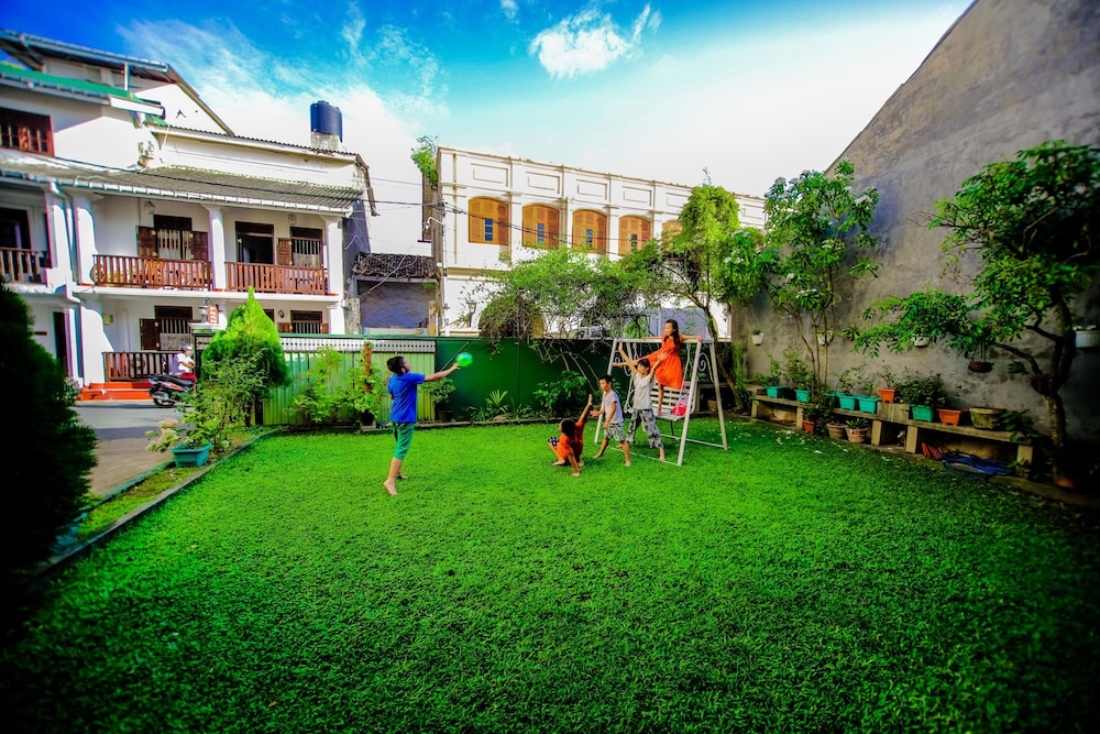 The Ivy by Frangipani by null