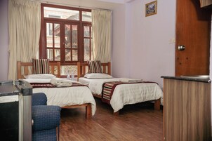 Ropa de cama de alta calidad y escritorio