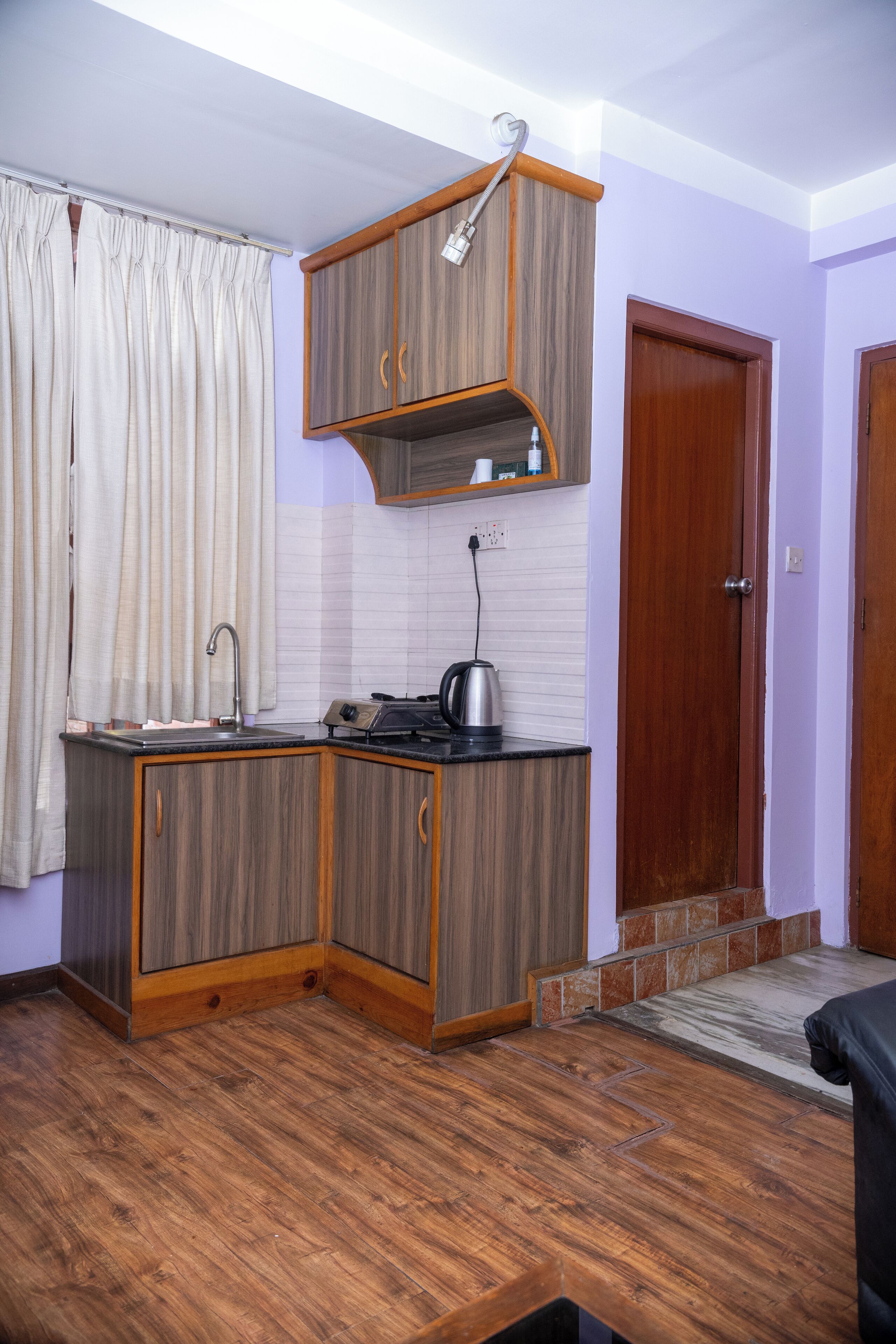 商务开间, 1 张大床, 吸烟房, 庭院景观 | 私人厨房 | 电热水壶