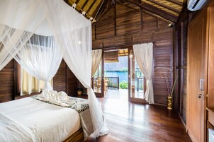 Bungalov, Deniz Manzaralı | Minibar, odada kasa, masa, güneşlik/perde