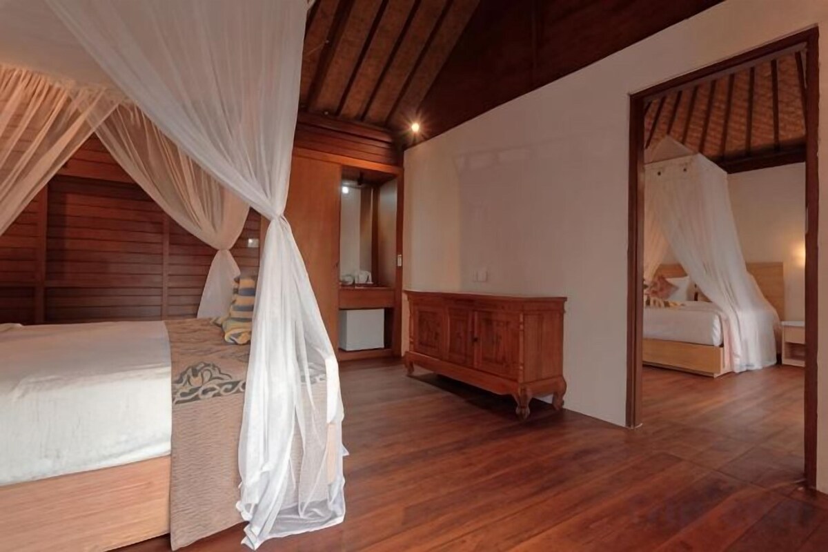 Minibar, in-room safe, blackout curtains, free WiFi