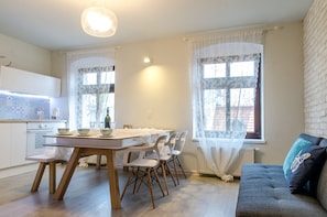 Apartment (Nordkapp, Rydygiera 30) | Living room | Flat-screen TV