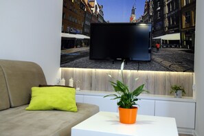 Studio (Golden House, Rydygiera 16) | Olohuone | Taulutelevisio