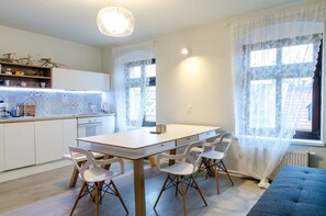 Apartment (Nordkapp, Rydygiera 30) | Private kitchen | Fridge, microwave, stovetop, electric kettle