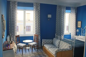 Double Room (Blu) | Desk, free cribs/infant beds, free WiFi, bed sheets - Le Stanze di Pietro (Rome)