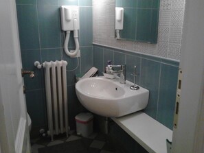 Shower, free toiletries, hair dryer, bidet - Le Stanze di Pietro (Rome)
