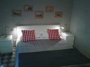 Suite, 2 Schlafzimmer (Grigia) | Schreibtisch, kostenlose Babybetten, kostenloses WLAN, Bettwäsche