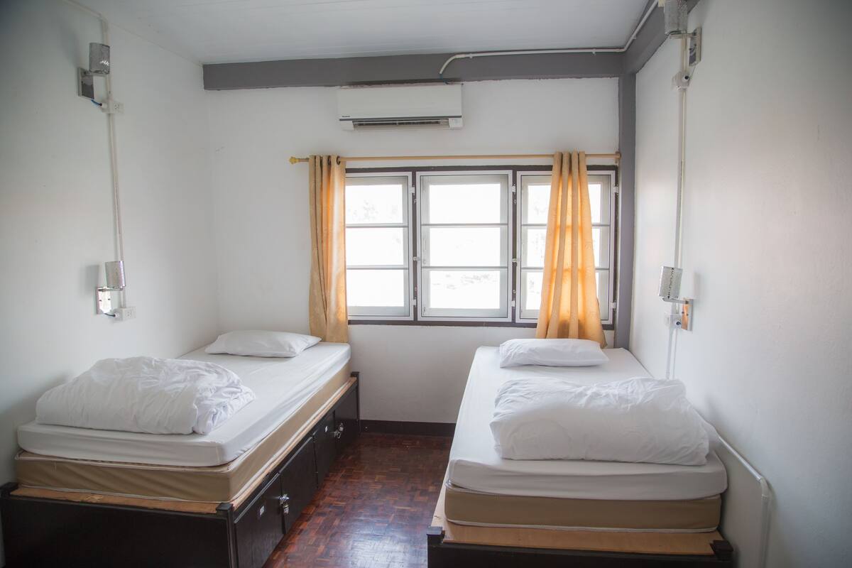 Standard Twin Room, Shared Bathroom | Free WiFi, bed sheets