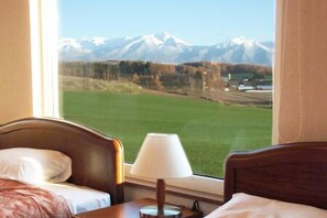 Habitació amb dos llits individuals Deluxe, no fumadors, vistes a la muntanya | Cobrellits i roba de llit 
