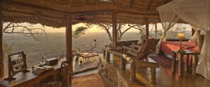 Desk, blackout curtains, bed sheets - Elewana Elsa’s Kopje (Meru National Park)