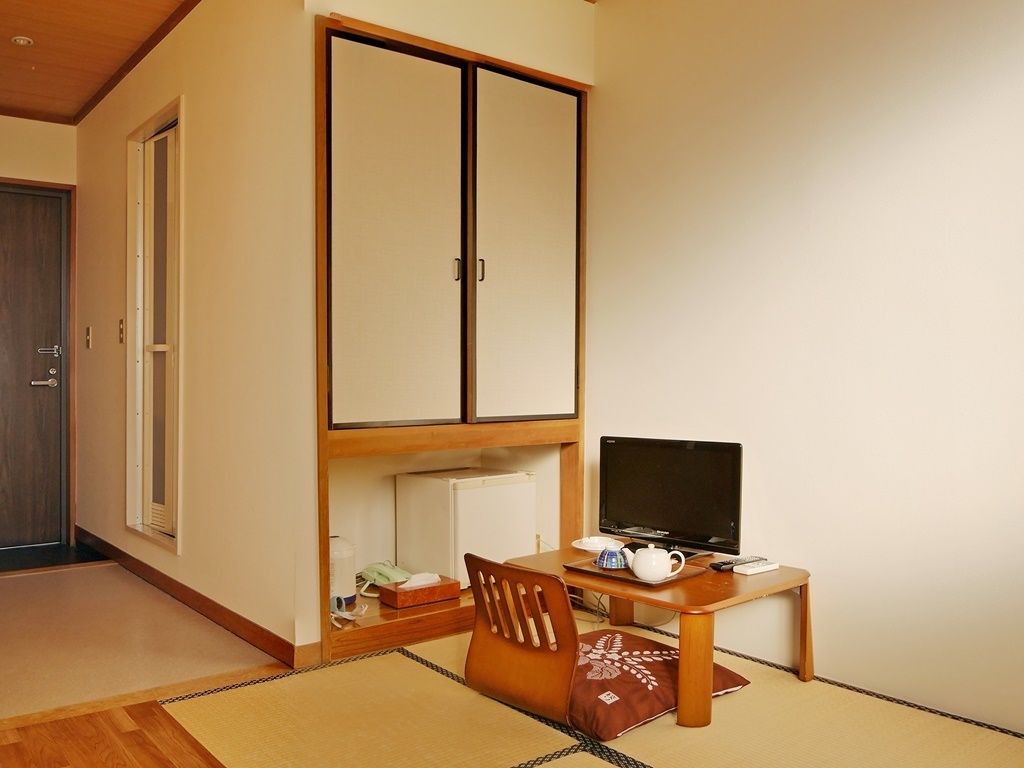japanese style single room, 4 tatami mats, smoking | free wifi