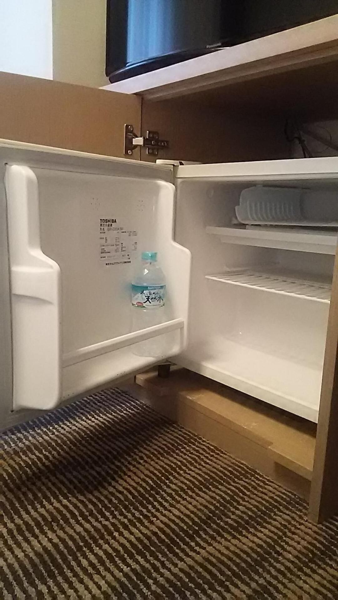 combined shower/bathtub, deep-soaking bathtub, free toiletries