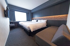 Habitación familiar con 2 camas individuales (with Sofa) | Escritorio, cortinas blackout y insonorización