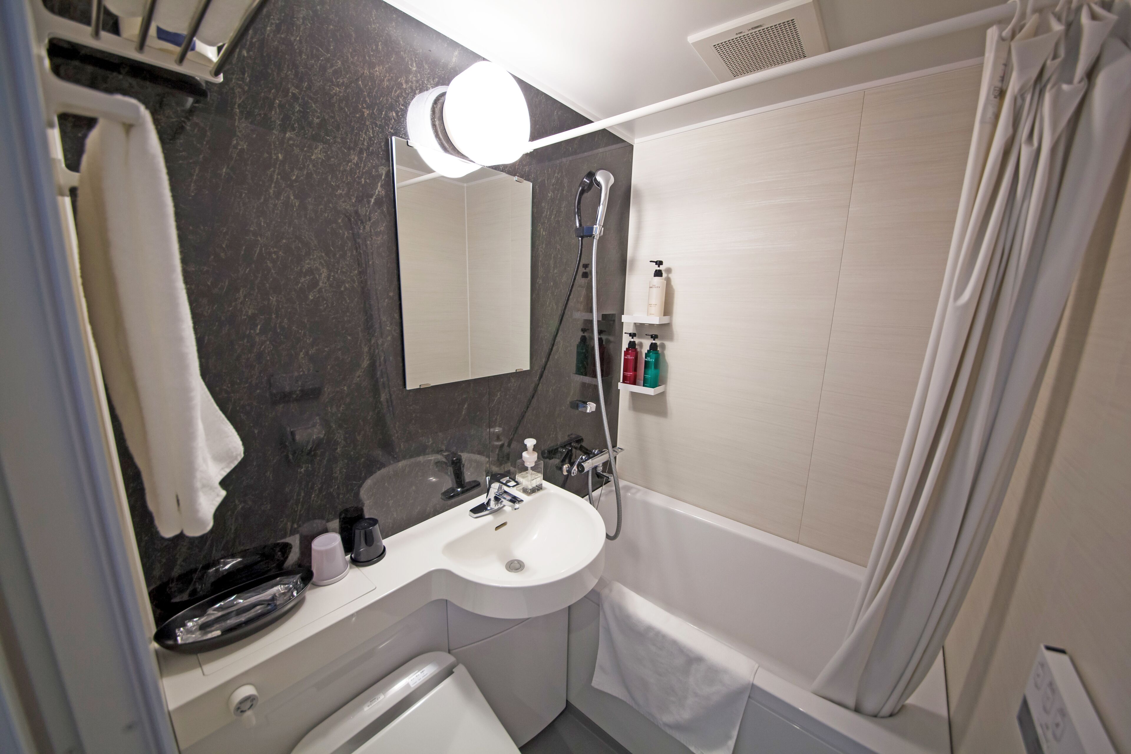 superior double room (queen bed), non smoking | bathroom | combined shower/bathtub, free toiletries, hair dryer, slippers