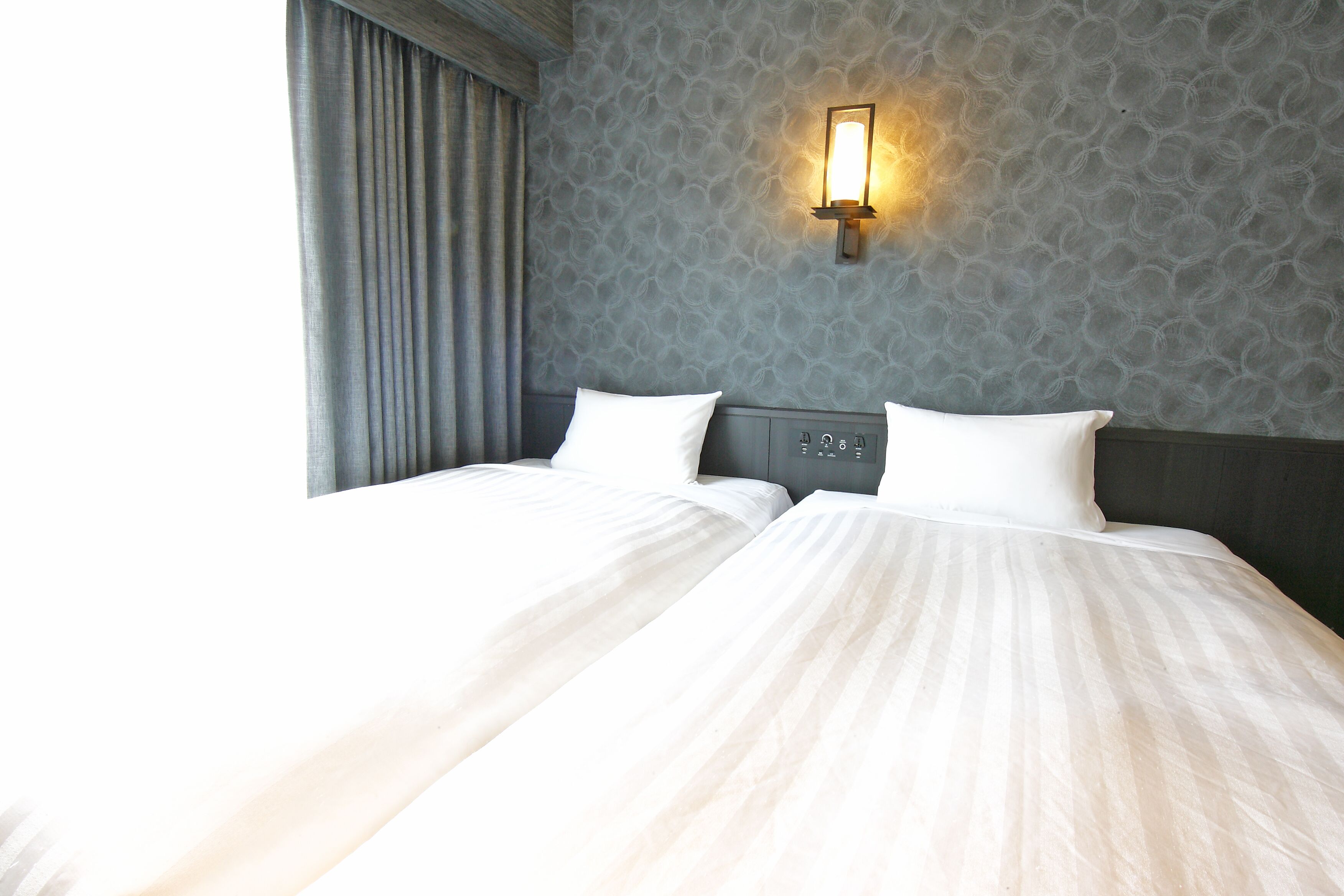 hollywood twin room, non smoking | desk, blackout curtains, soundproofing, iron/ironing board