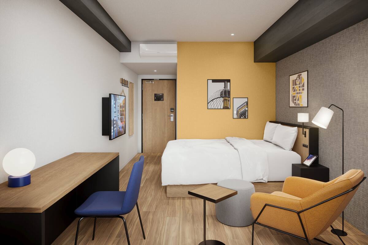 Una scrivania, tende oscuranti, insonorizzazione, ferro/asse da stiro