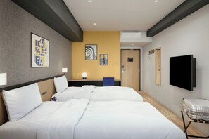 Desk, blackout curtains, soundproofing, iron/ironing board - City Express By Marriott Osaka Shin-Imamiya (Osaka)