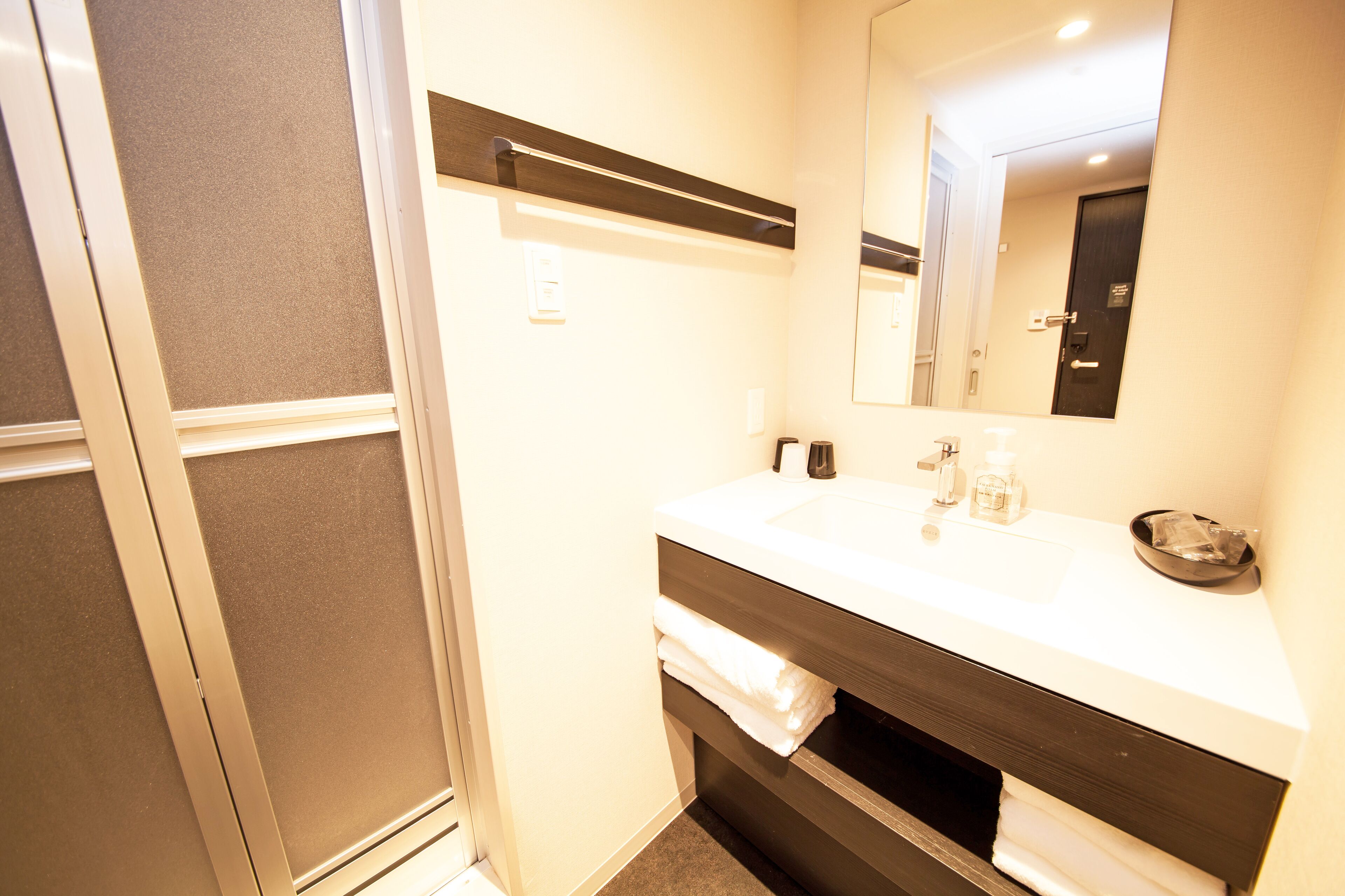 family twin room with sofa | bathroom | combined shower/bathtub, free toiletries, hair dryer, slippers