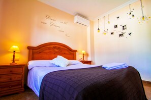 Desk, blackout curtains, free cots/infant beds, free WiFi - Roquetas Beach & Playa Serena Golf (Roquetas de Mar)