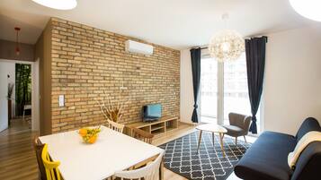 Deluxe Apartment, 2 Bedrooms | Living area