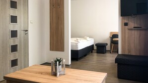 Deluxe Double Room | Desk, blackout drapes, WiFi (free), bed sheets - Hotel Bobr (Chomutov)