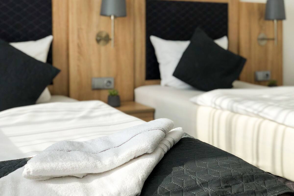 Comfort Triple Room, 1 Bedroom | Desk, blackout drapes, WiFi (free), bed sheets