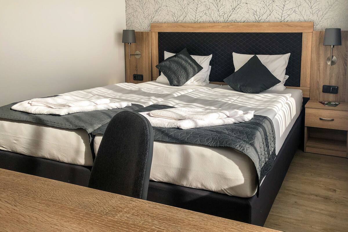 Standard Double Room, 1 Bedroom | Desk, blackout drapes, WiFi (free), bed sheets