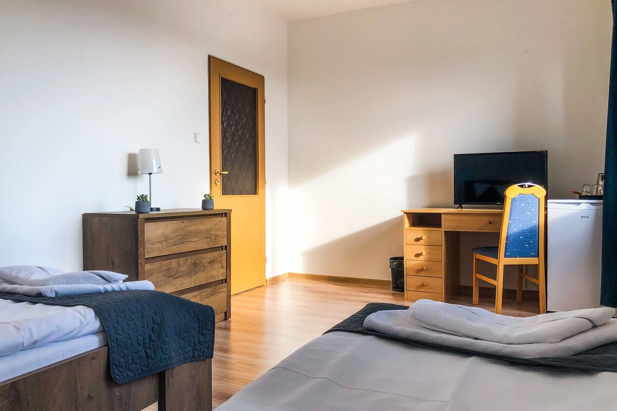 Standard Twin Room | Desk, blackout drapes, WiFi (free), bed sheets