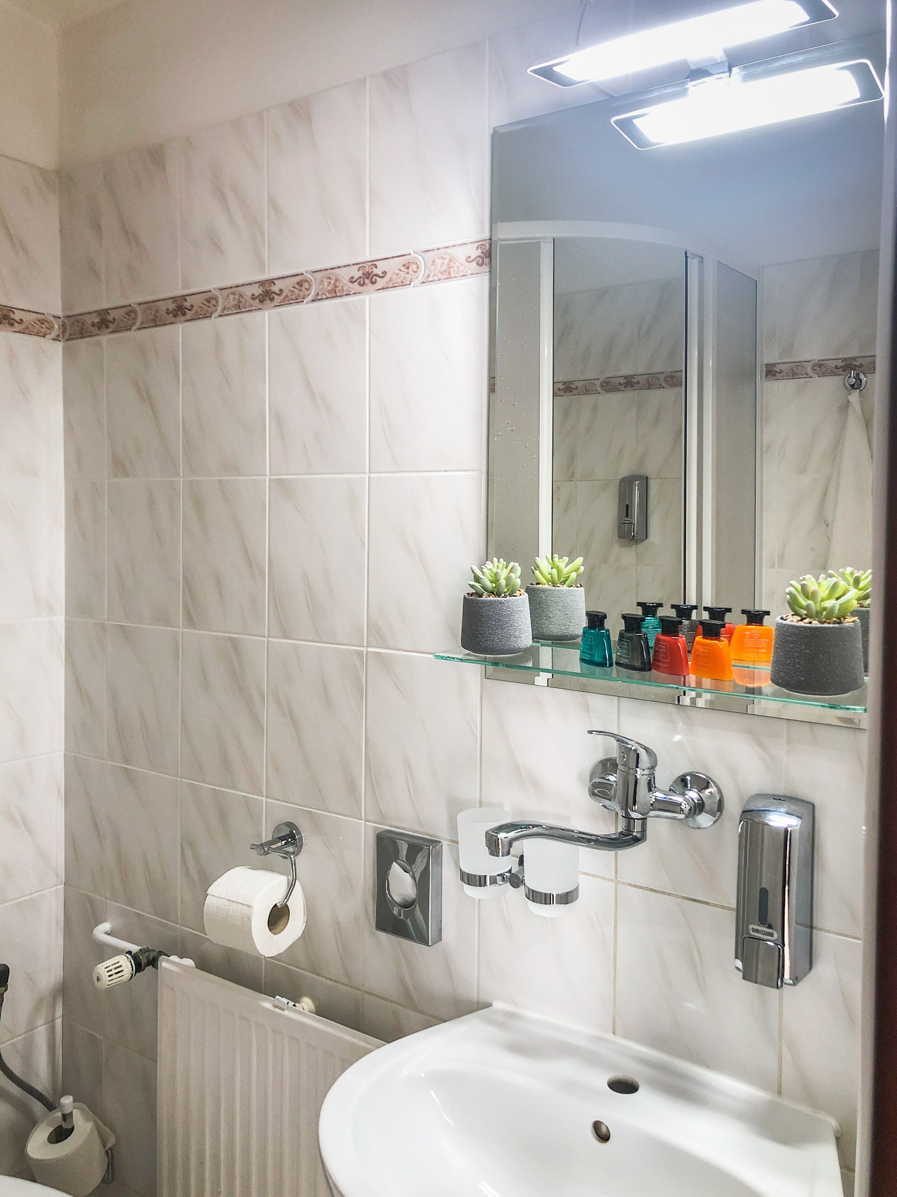 Bathroom amenities