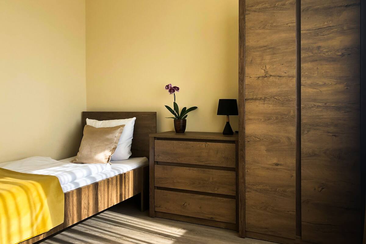 Standard Single Room, 1 Bedroom | Desk, blackout drapes, WiFi (free), bed sheets