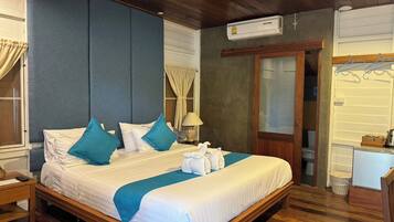 Vila clássica | Frigobar, escrivaninha, cortinas blackout