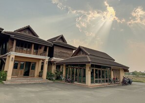 Exterior - Karina Resort Chiang Mai (San Kamphaeng)