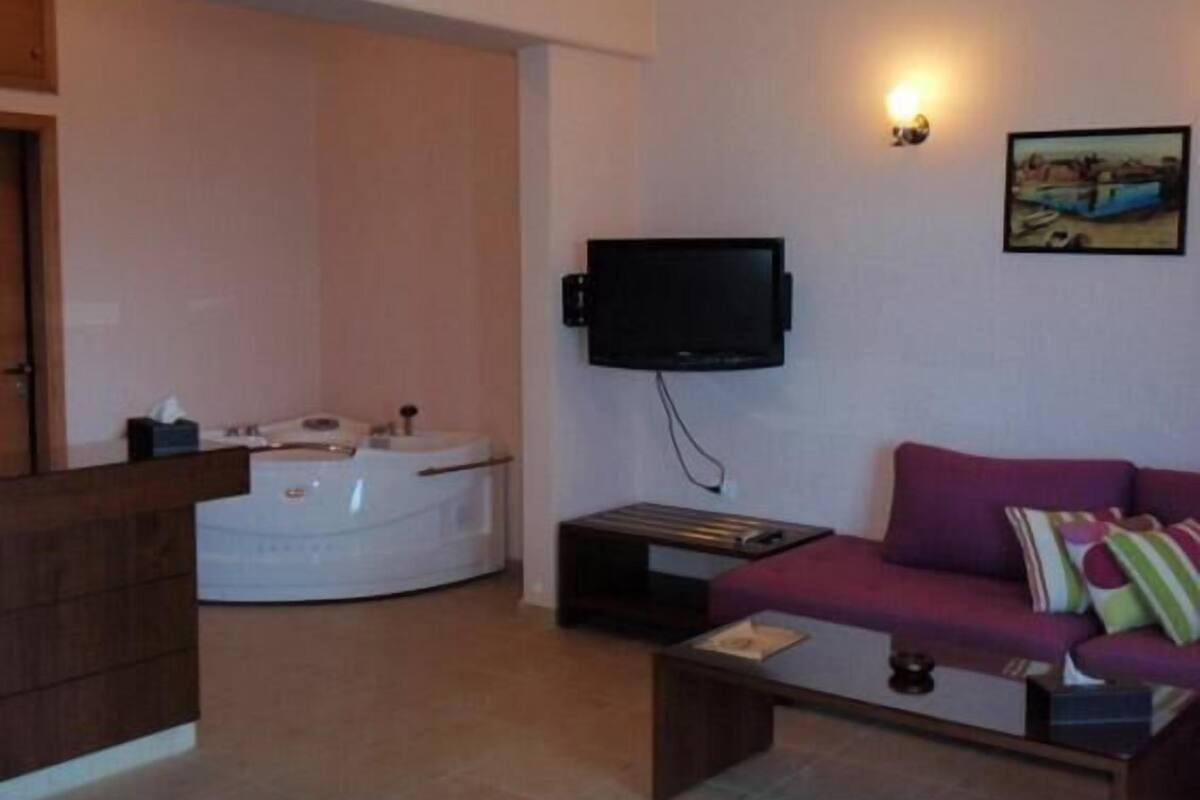 Suite, Jetted Tub | Living room | TV