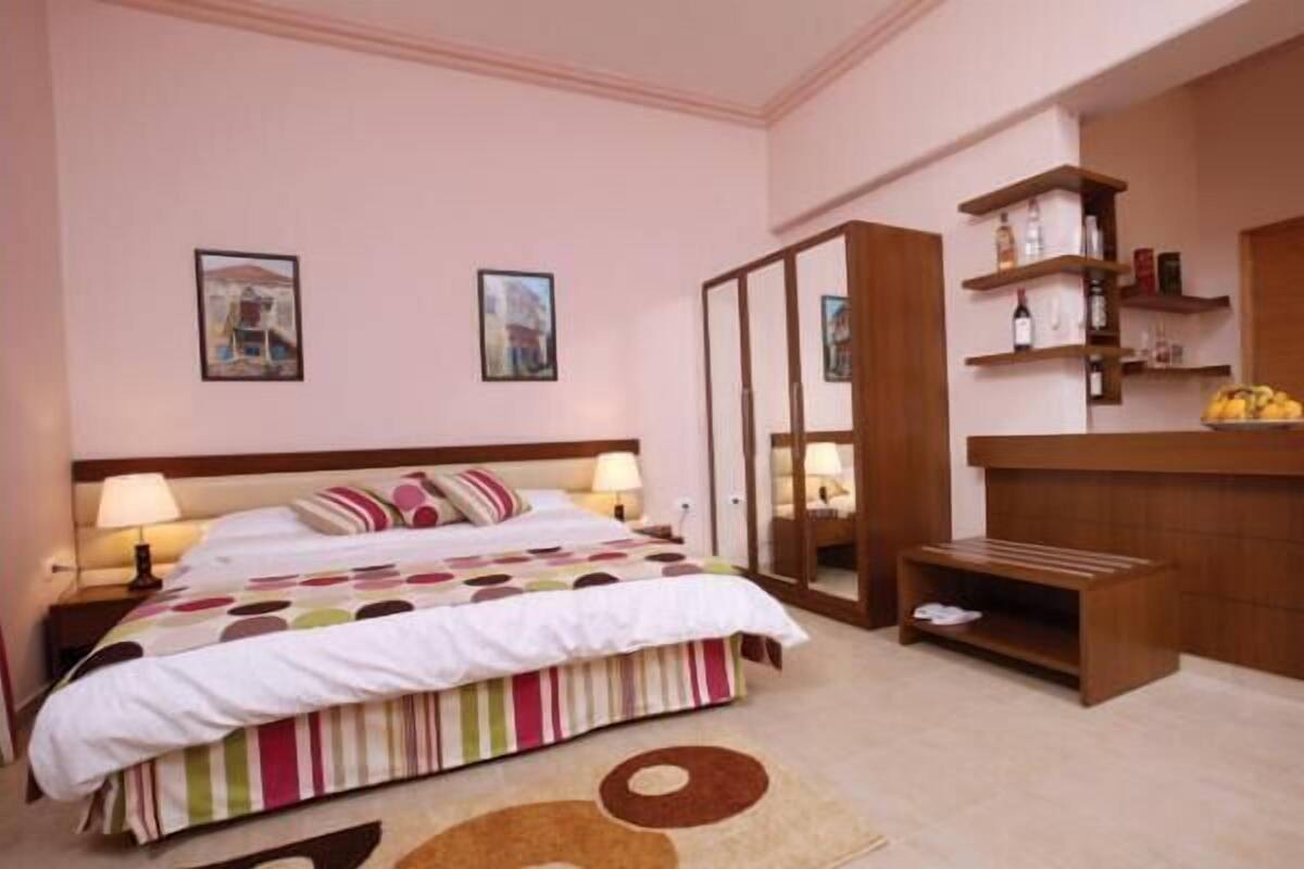 Minibar, in-room safe, blackout curtains, free WiFi