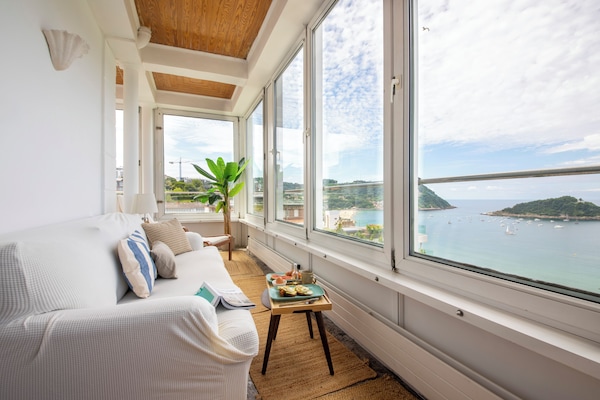 Deluxe Double or Twin Room, Private Bathroom, Ocean View | Individually decorated, individually furnished, free WiFi, bed sheets