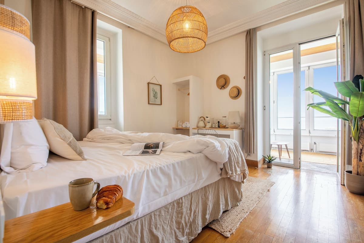 Decoración personalizada, muebles diferentes y wifi gratis