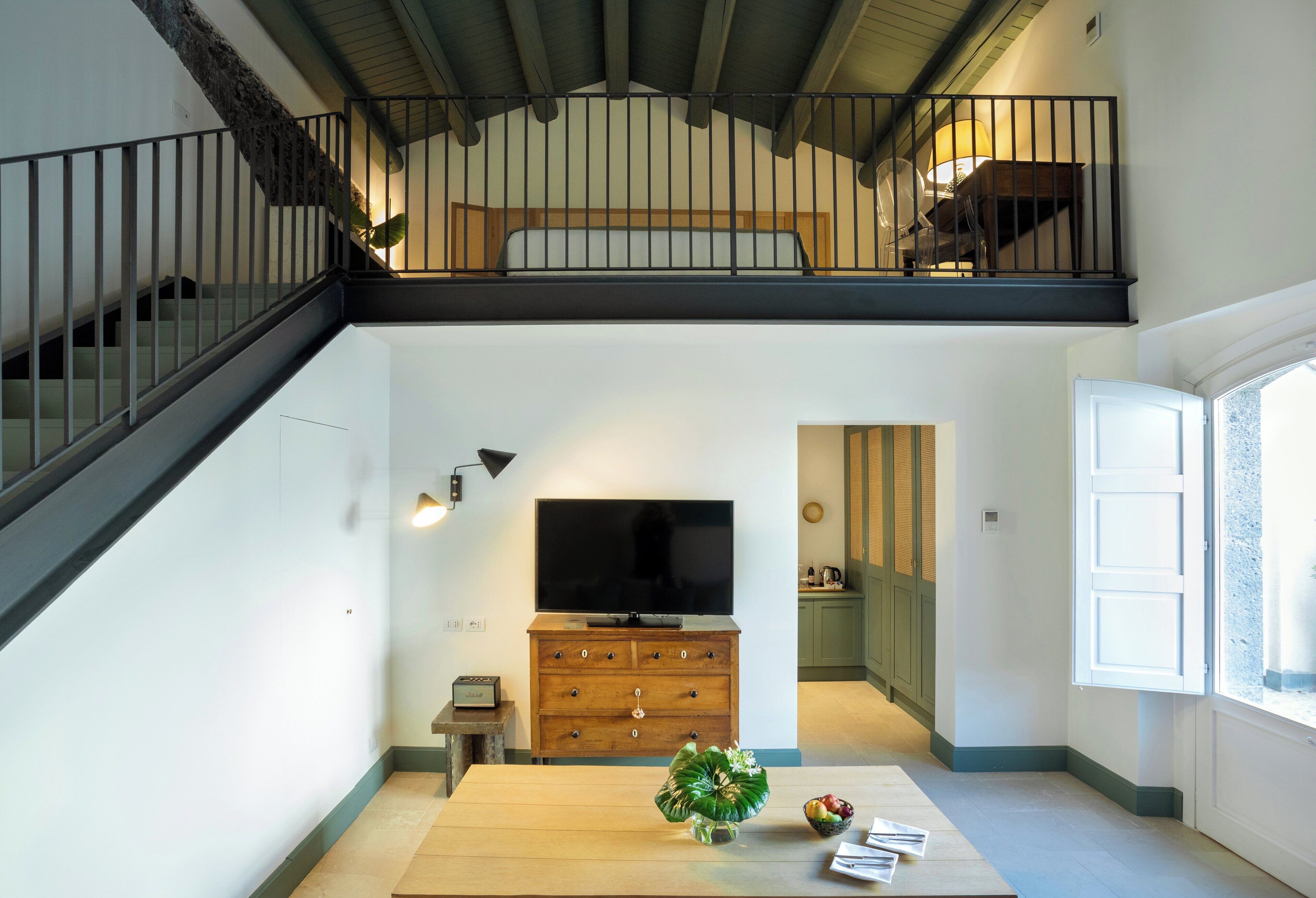 deluxe suite, 1 bedroom, non smoking | 1 bedroom, minibar, in-room safe, soundproofing