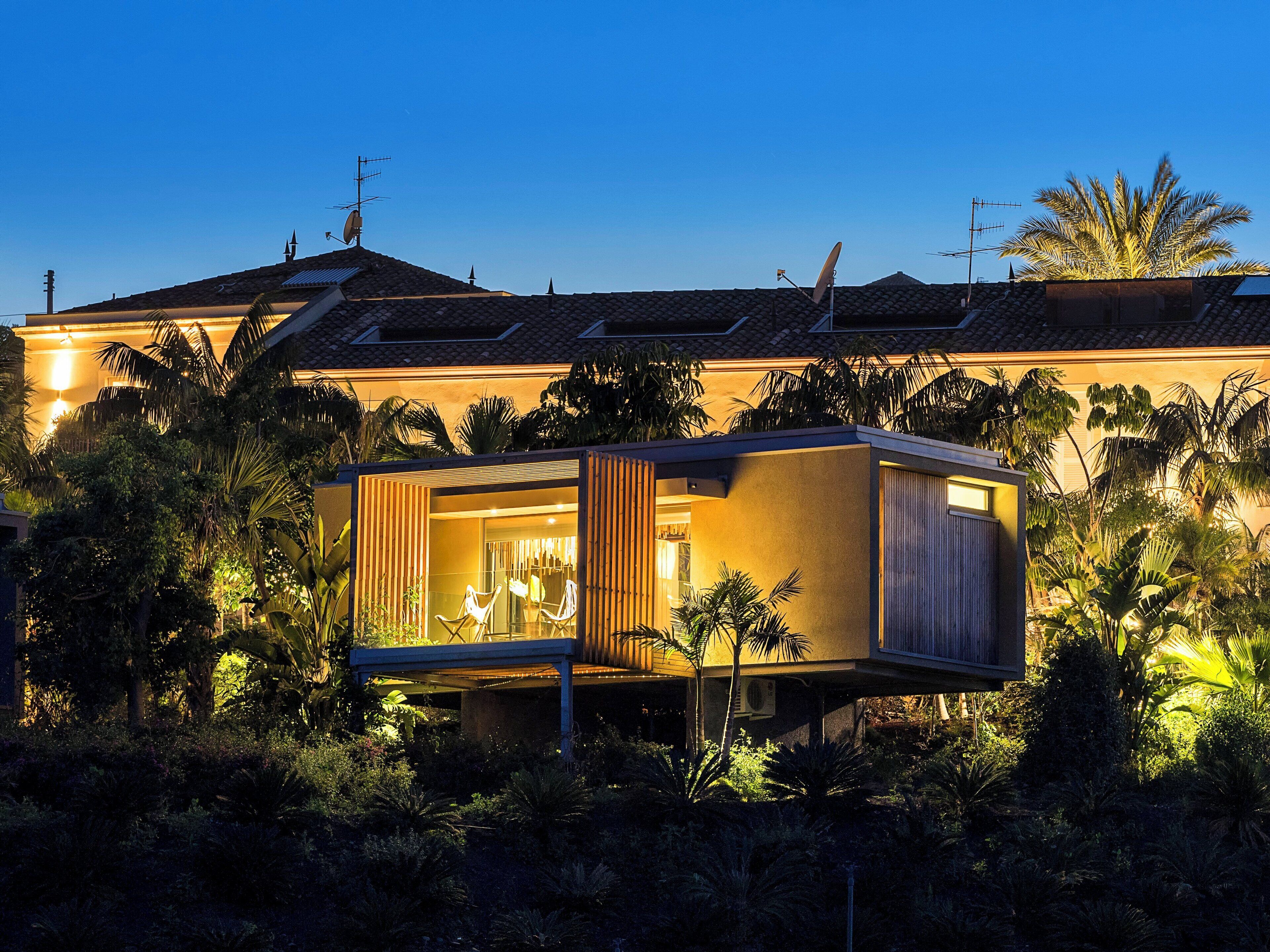 bungalow, 1 queen bed (2 pax) | 1 bedroom, minibar, in-room safe, soundproofing