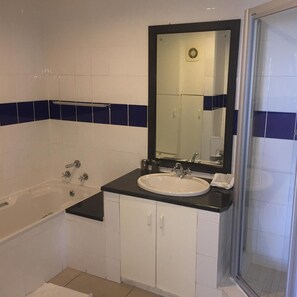 Amenidades de baño gratuitas y toallas 