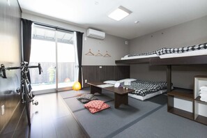 Private 5 Beds room, Shared Toilet and Shower | Soundproofing, rollaway beds, free WiFi, bed sheets - FUJITAYA BnB (Kyoto)