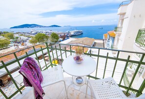 Habitació Deluxe, vistes al mar | Minibar, escriptori i wifi gratuïta 