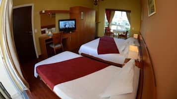 Triple Room | Minibar, in-room safe, blackout curtains, iron/ironing board