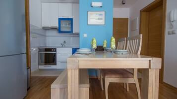 Standardlejlighed - 2 soveværelser - balkon - havudsigt | Stue | Fladskærms-tv