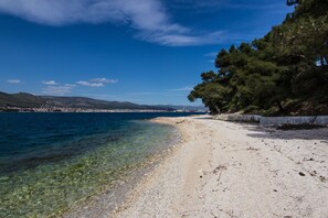 Una playa cerca