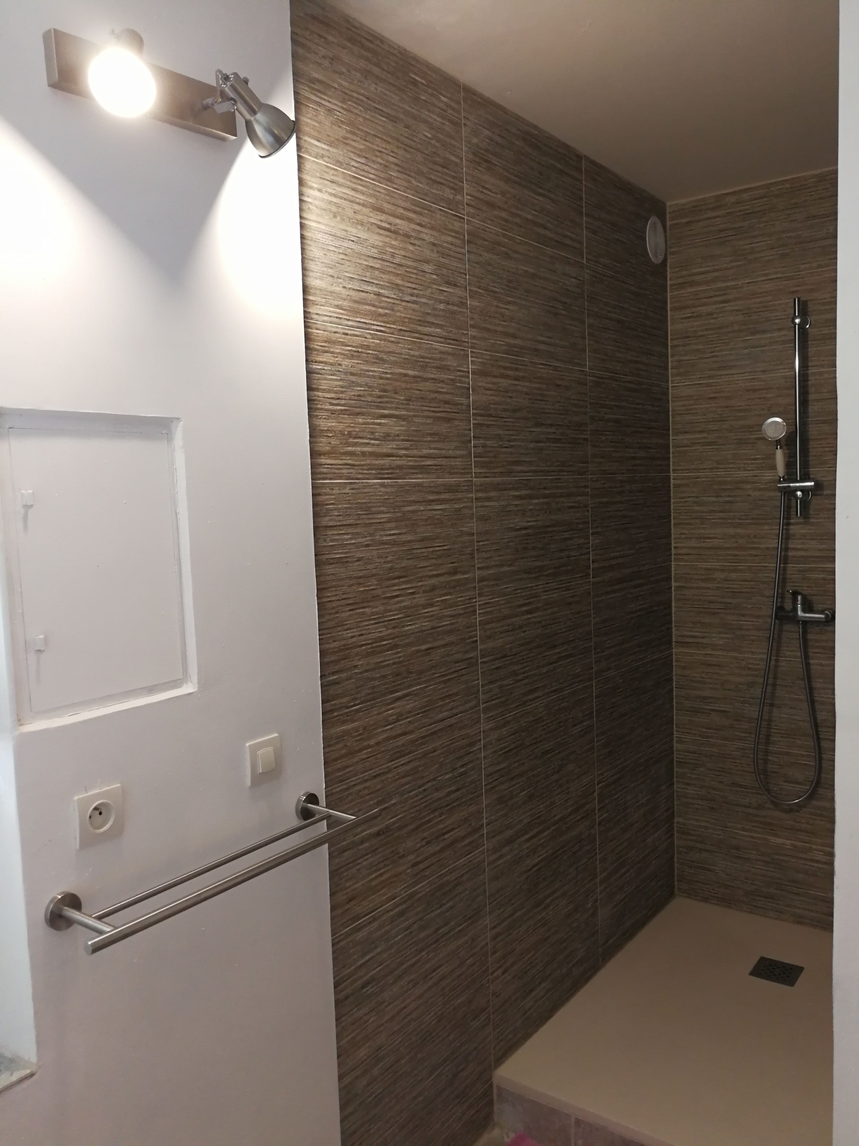 standard suite (le castellas) | bathroom shower
