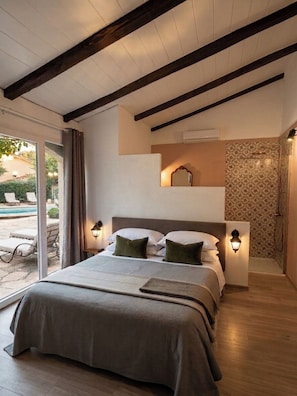 Classic Room (Ostalet) | Individually decorated, individually furnished, blackout curtains - La Bastide des Mûriers (Deaux)