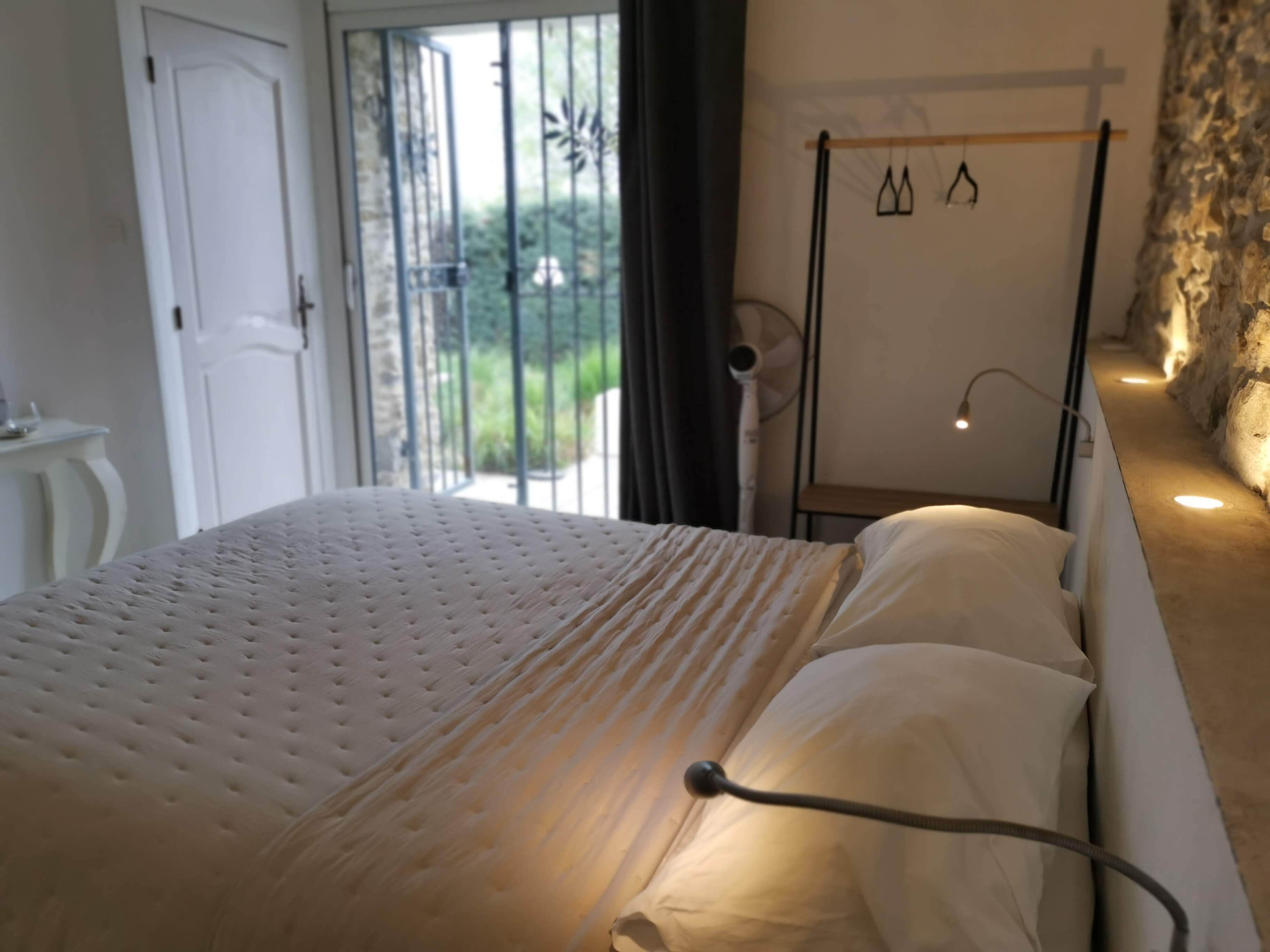 standard double room, 1 queen bed | 1 bedroom, individually decorated, individually furnished