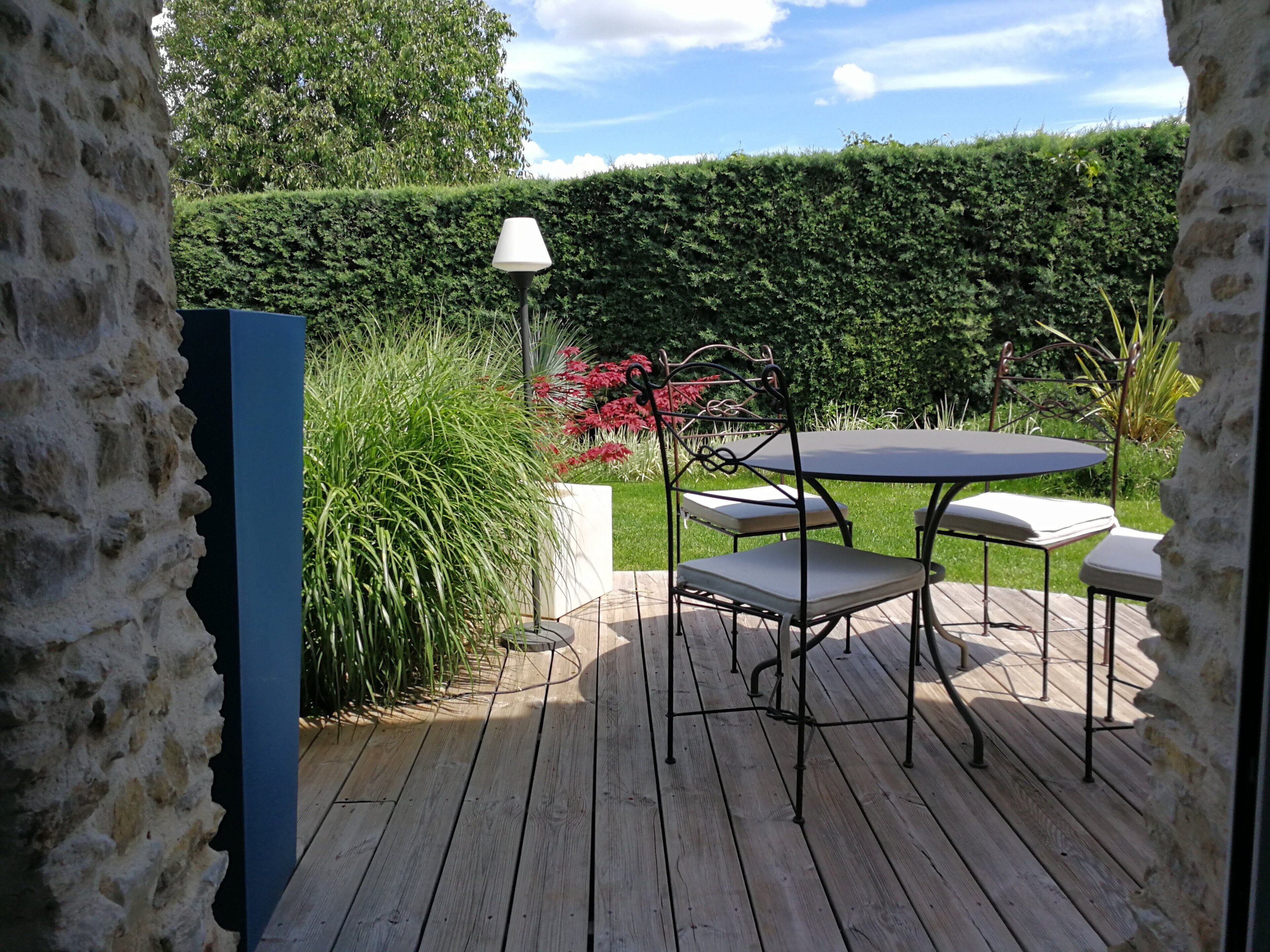 standard double room, 1 queen bed | courtyard view