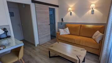 Classic Suite, 1 Bedroom | In-room safe, free cribs/infant beds, free WiFi, bed sheets