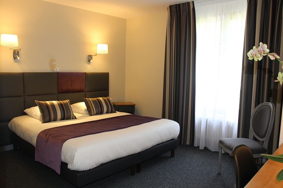 standard twin room | in-room safe, free cots/infant beds, free wifi, bed sheets